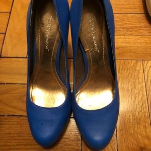 Bcbg generation royal blue pump